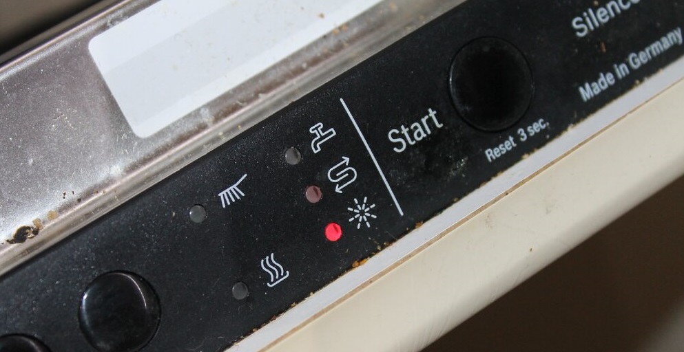 Почему посудомоечная машина плохо моет посуду и как это исправить Почему посудомоечная машина плохо моет посуду и как это исправить