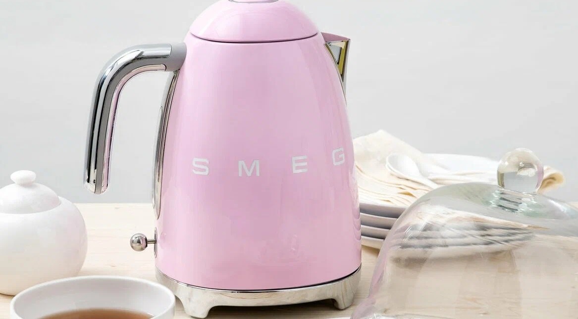 Обзор электрического чайника Smeg KLF03PKEU