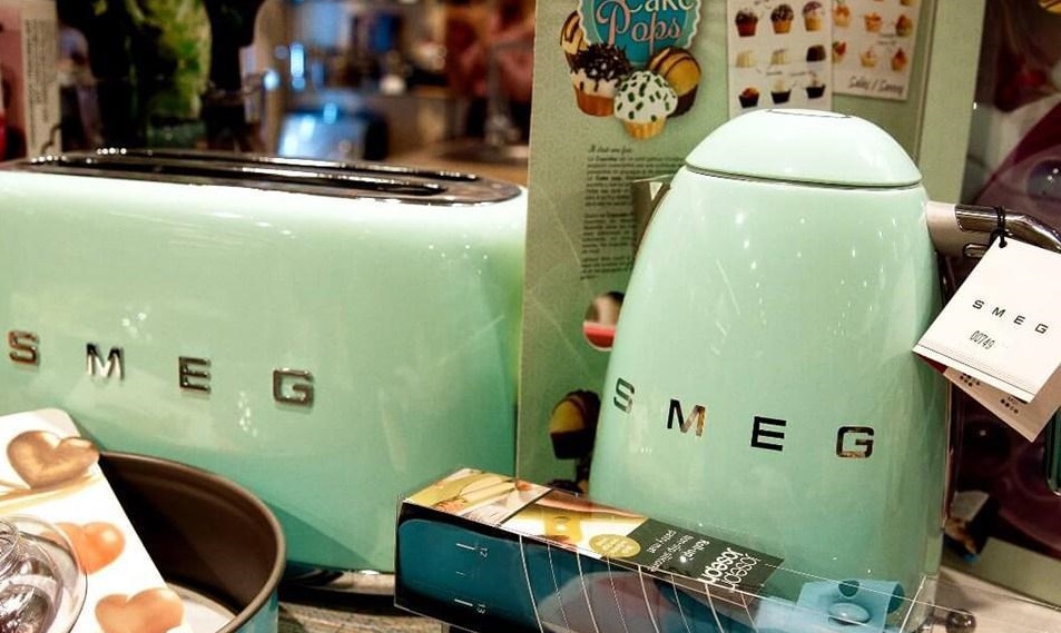 Обзор на электрический чайник Smeg KLF03PGEU
