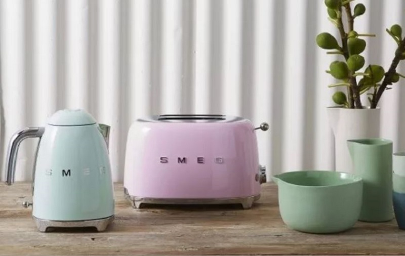 Обзор на электрический чайник Smeg KLF03PGEU