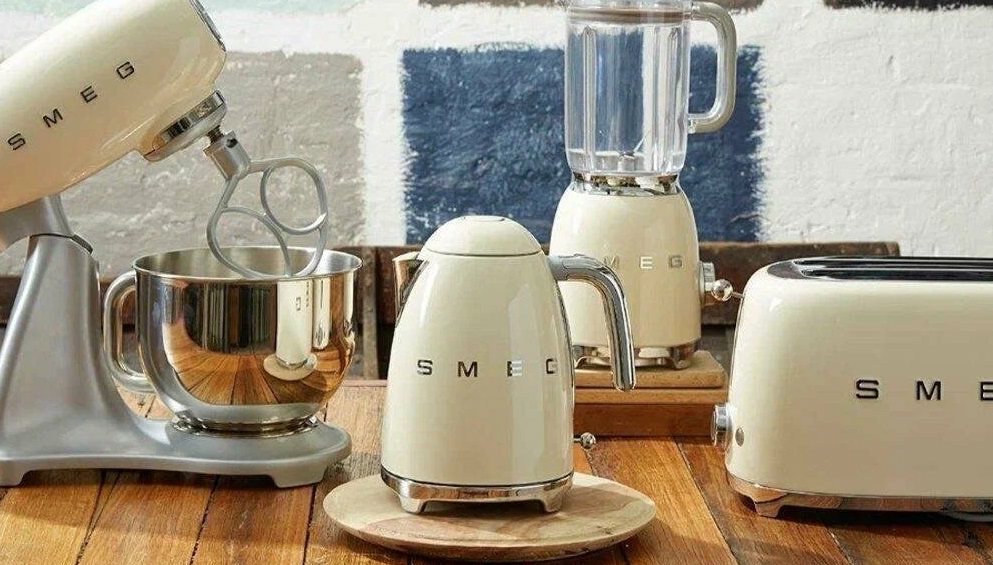 Обзор чайника Smeg KLF03CREU