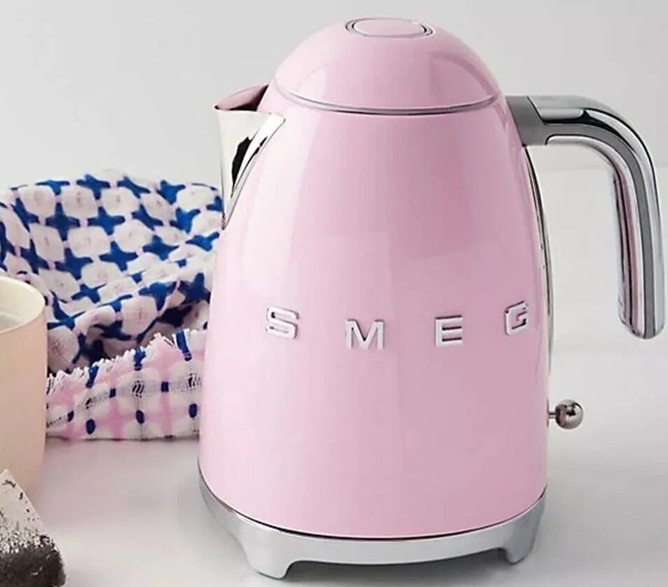 Обзор электрического чайника Smeg KLF03PKEU