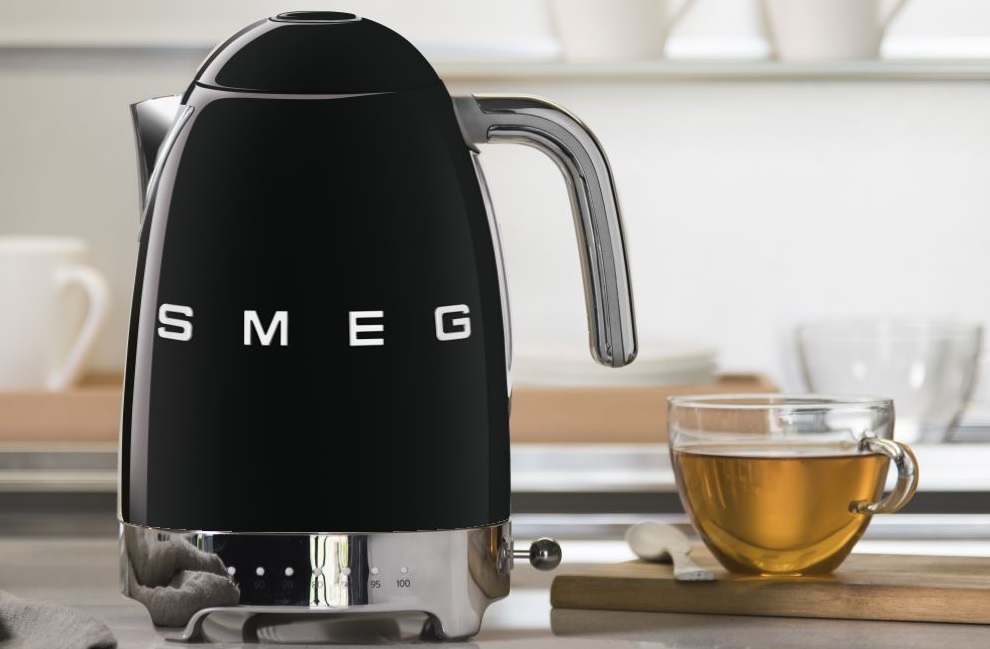 Обзор чайника Smeg KLF04BLEU