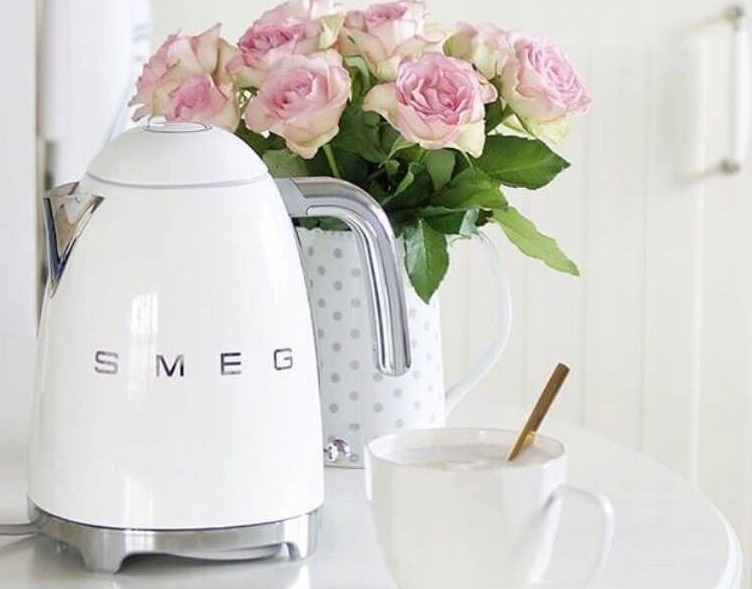 Обзор чайника Smeg KLF05WHEU