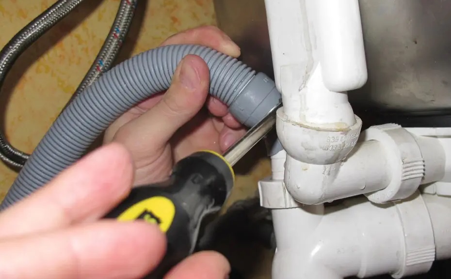 Как заменить сливной шланг в посудомоечной машине
