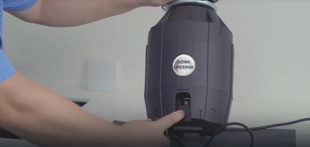 Измельчитель пищевых отходов Bone Crusher BC 1000 (видео 1) Измельчитель пищевых отходов Bone Crusher BC 1000 (video 1)