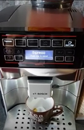 Кофемашина Bosch TIS30521RW (video 2)