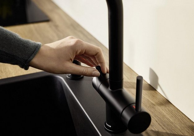 Смеситель Blanco FONTAS-S II 526235 Silgranit черный (фото 2) Смеситель Blanco FONTAS-S II 526235 Silgranit черный (preview 2)