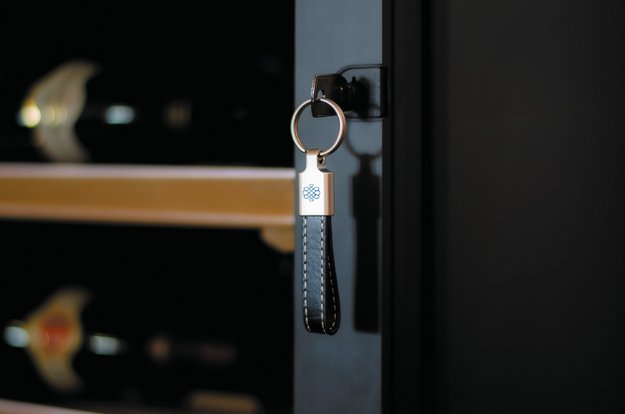 Монотемпературный винный шкаф EuroCave V-LAPREM-S VLP-1003-S (preview 2)