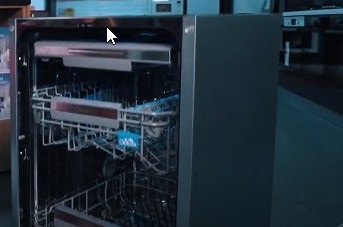 Компактная посудомоечная машина Midea MCFD55S550Bi (video 2)