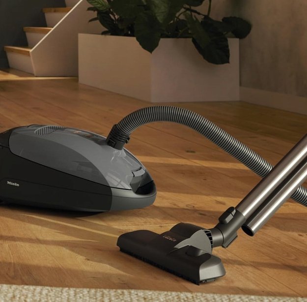 Пылесос Miele Classic C1 SBAF5 Junior PowerLine серый (preview 2)