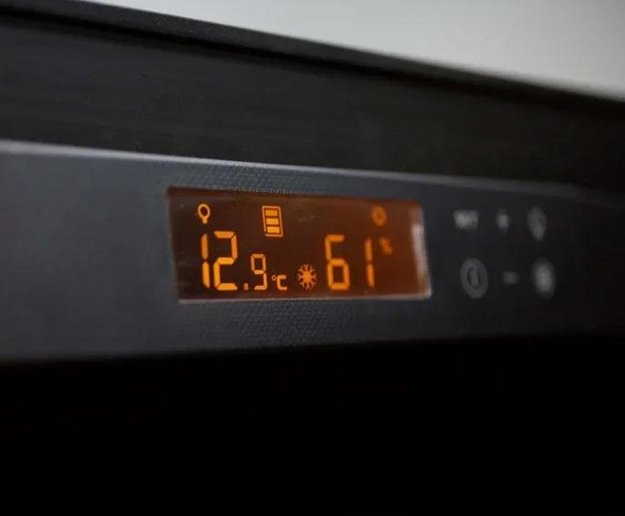 Монотемпературный винный шкаф EuroCave V-PURE-L P-300048-L (preview 2)