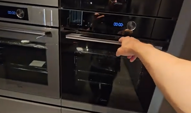 Духовой шкаф Midea TF944EG9-BL (video 1)