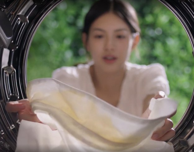 Стирально-сушильная машина Toshiba TWD-T21BU90UWRU(MG) (video 2)