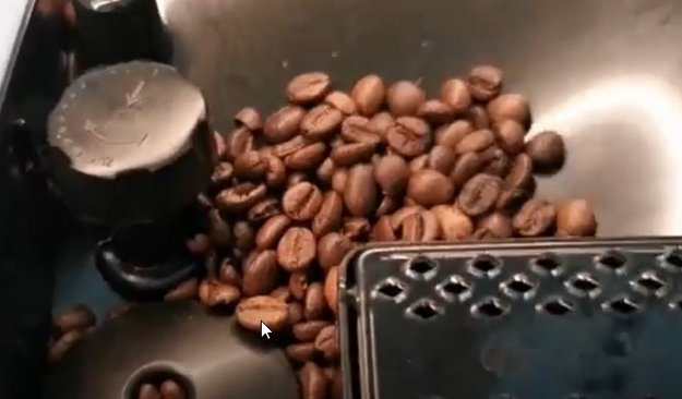 Встраиваемая кофемашина Electrolux KBC85X (video 2)