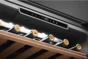 Встраиваемый винный шкаф Smeg CVI121B3 фото 4 в Санкт-Петербурге