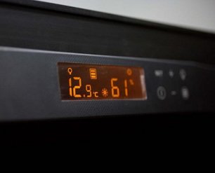 Встраиваемый монотемпературный винный шкаф EuroCave V-259 K-800022-L фото 3 в Санкт-Петербурге