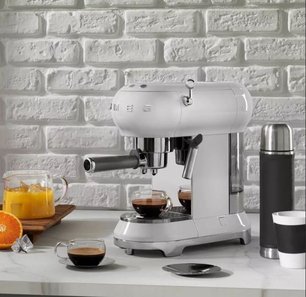 Кофемашина Smeg ECF01WHEU фото 4 в Санкт-Петербурге