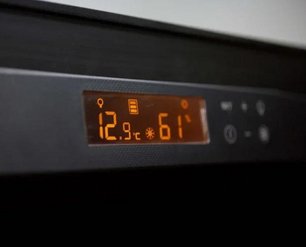 Монотемпературный винный шкаф EuroCave V-PURE-S P-300016-S фото 4 в Санкт-Петербурге