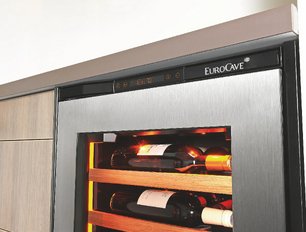 Встраиваемый монотемпературный винный шкаф EuroCave V-INSP-M I-090018-M фото 4 в Санкт-Петербурге