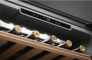 Винный холодильник Smeg CVI121N3 фото 3 в Санкт-Петербурге