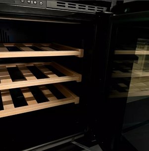 Встраиваемый винный шкаф Lofra ZBPNM24T TOTAL BLACK фото 4 в Санкт-Петербурге