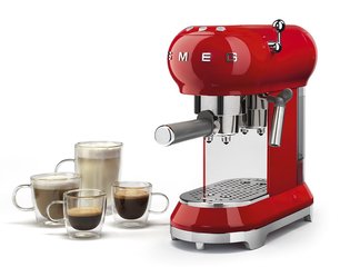 Кофемашина Smeg ECF01RDEU фото 2 в Санкт-Петербурге