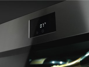 Холодильный шкаф для вина Smeg CVI318XS фото 3 в Санкт-Петербурге