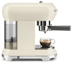 Кофемашина Smeg ECF01CREU фото 3 в Санкт-Петербурге
