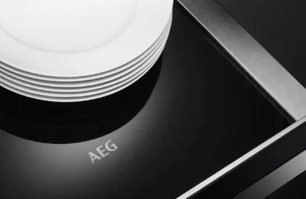 Встраиваемый ящик для подогрева посуды AEG KDE911424B фото 3 в Санкт-Петербурге