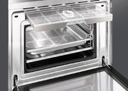 Компактный духовой шкаф с пароваркой Smeg SF4920VCN фото 3 в Санкт-Петербурге