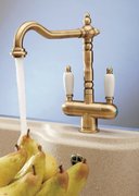 Смеситель Франке Old England золото (с двумя ручками) фото 2 в Санкт-Петербурге Смеситель Franke Old England золото (с двумя ручками) фото 2 в Санкт-Петербурге