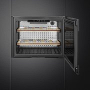 Встраиваемый винный холодильник Smeg CVI320XE фото 3 в Санкт-Петербурге