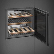 Встраиваемый холодильный шкаф для вина Smeg CVI129G фото 4 в Санкт-Петербурге