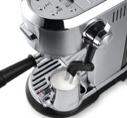 Рожковая кофеварка DeLonghi EC950.M фото 3 в Санкт-Петербурге