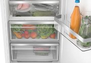 Встраиваемый однокамерный холодильник Bosch KIR81ADD0 фото 4 в Санкт-Петербурге