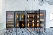 Монотемпературный винный шкаф EuroCave V-ROYALE-L V-10002-L фото 3 в Санкт-Петербурге