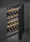 Встраиваемый винный шкаф Smeg CVI638RN1 фото 3 в Санкт-Петербурге