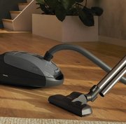 Пылесос Миле Classic C1 SBAF5 Junior PowerLine серый фото 2 в Санкт-Петербурге Пылесос Miele Classic C1 SBAF5 Junior PowerLine серый фото 2 в Санкт-Петербурге