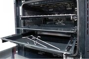 Встраиваемый электрический духовой шкаф Kaiser EH 6338 W фото 3 в Санкт-Петербурге