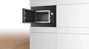 Встраиваемая микроволновая печь Bosch BFL 523 MB3 фото 3 в Санкт-Петербурге