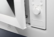 Встраиваемая микроволновая печь Electrolux LMS2173EMW фото 4 в Санкт-Петербурге