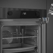 Духовой шкаф с функцией пара Smeg SO6201S2B фото 3 в Санкт-Петербурге