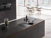 Индукционная варочная панель с вытяжкой Miele KMDA 7634 FL фото 2 в Санкт-Петербурге