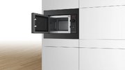 Встраиваемая микроволновая печь Bosch BFL523MB4 фото 3 в Санкт-Петербурге