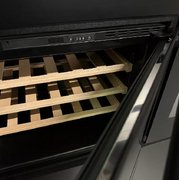 Встраиваемый винный шкаф Lofra ZBPNM24T TOTAL BLACK фото 3 в Санкт-Петербурге