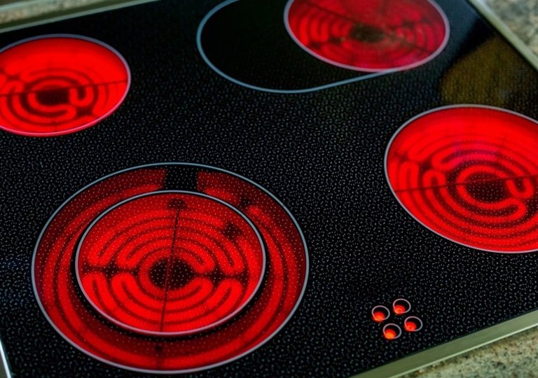 Электрическая варочная панель: плюсы, минусы и особенности работы