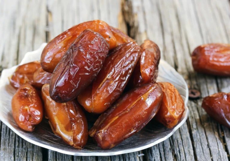 Можно ли, как и сколько хранить финики в холодильнике?