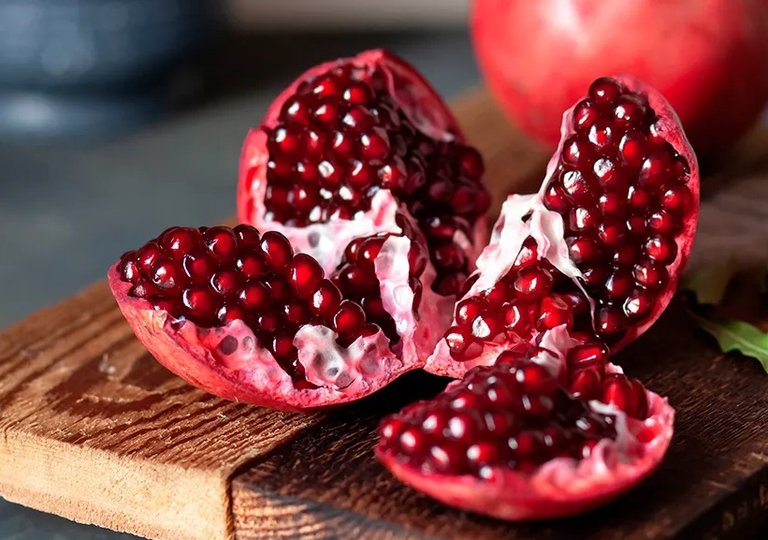 Можно ли, как и сколько хранить гранат в холодильнике