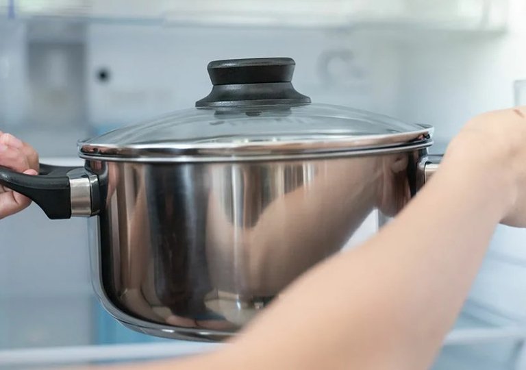 Можно ли, как и сколько хранить борщ в холодильнике?